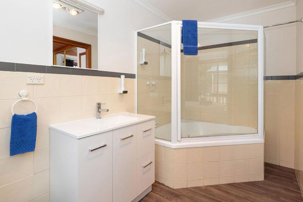 Kitty'S Cottages - Managed By Big4 Strahan Holiday Retreat Εξωτερικό φωτογραφία